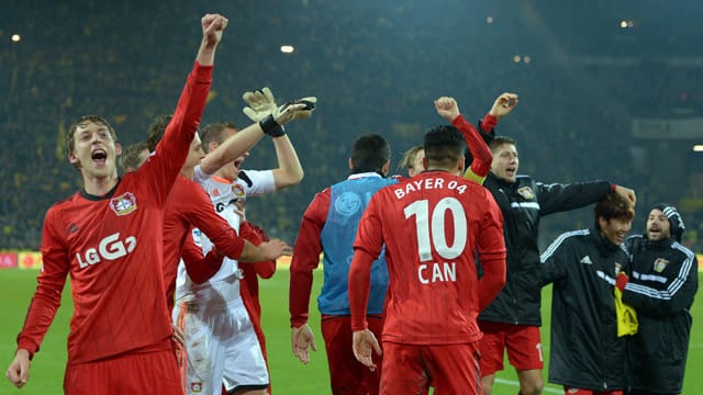 Stefan Kießling und Bayer Leverkusen feiern den Sieg im Spitzenspiel.