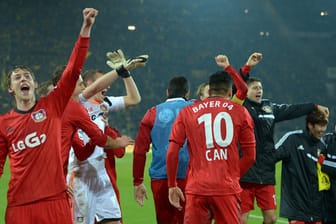 Stefan Kießling und Bayer Leverkusen feiern den Sieg im Spitzenspiel.