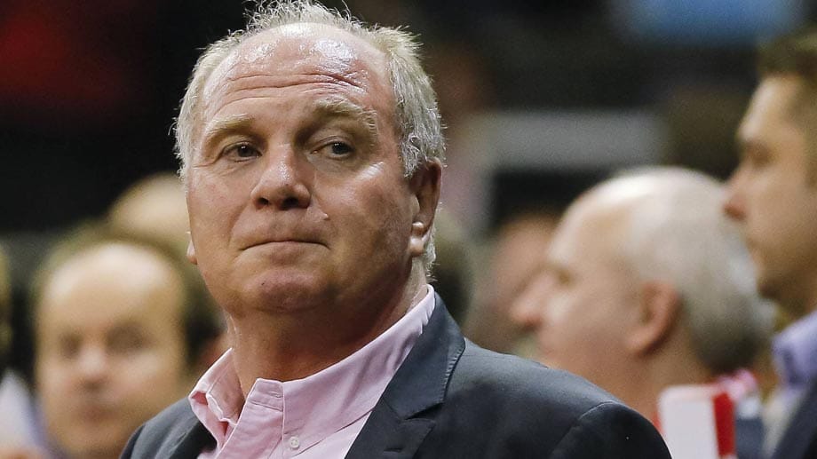 Bayern-Präsident Uli Hoeneß fordert die Wahl von Franck Ribéry zum Weltfußballer. Bayern-Präsident Uli Hoeneß fordert die Wahl von Franck Ribéry zum Weltfußballer.