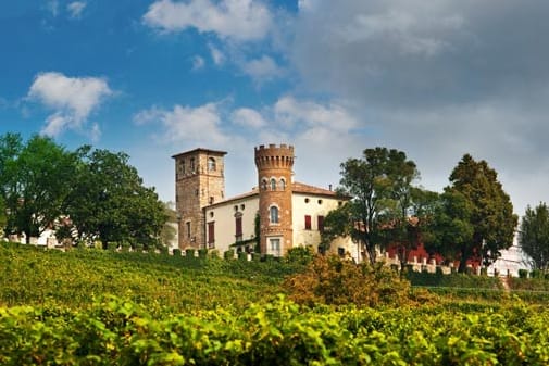 Eine wunderbare Adresse in idyllisch abgeschiedener Lage ist das Castello di Buttrio, das sich malerisch an die Hügel des Friaul schmiegt.