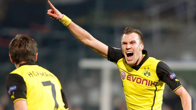 Da lang geht es zum Achtelfinale: Kevin Großkreutz erzielte das entscheidende Tor für den BVB. Da lang geht es zum Achtelfinale: Kevin Großkreutz erzielte das entscheidende Tor für den BVB.