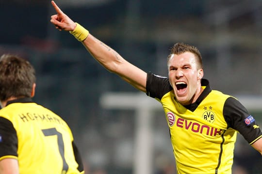 Da lang geht es zum Achtelfinale: Kevin Großkreutz erzielte das entscheidende Tor für den BVB.