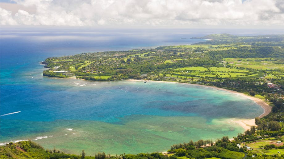 Kauai: Die zum Niederknien schöne Hanalei Bucht war schon oft Filmkulisse, zuletzt beim George-Clooney-Streifen "The Descendants".