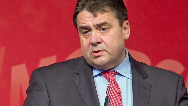 Ärger für SPD-Chef Sigmar Gabriel: Beim Mitgliedervotum zur Großen Koalition hat wohl einiges nicht funktioniert