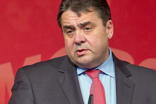Ärger für SPD-Chef Sigmar Gabriel: Beim Mitgliedervotum zur Großen Koalition hat wohl einiges nicht funktioniert
