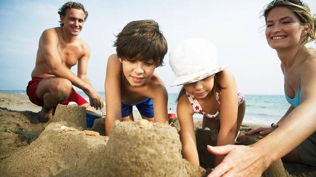 Familienurlaub ist für Kinder mit vielen neuen Eindrücken und Abenteuern verbunden.