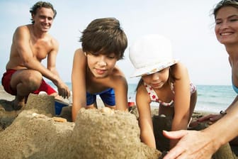 Familienurlaub ist für Kinder mit vielen neuen Eindrücken und Abenteuern verbunden.