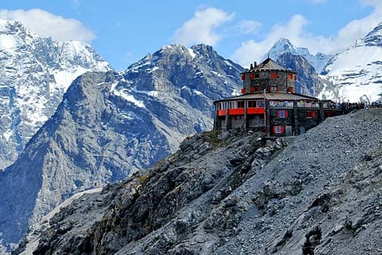 Die Alpen-Hotels bieten tolle Aussichten, aber die Höhenluft sorgt oft für unruhige Nachtruhe.