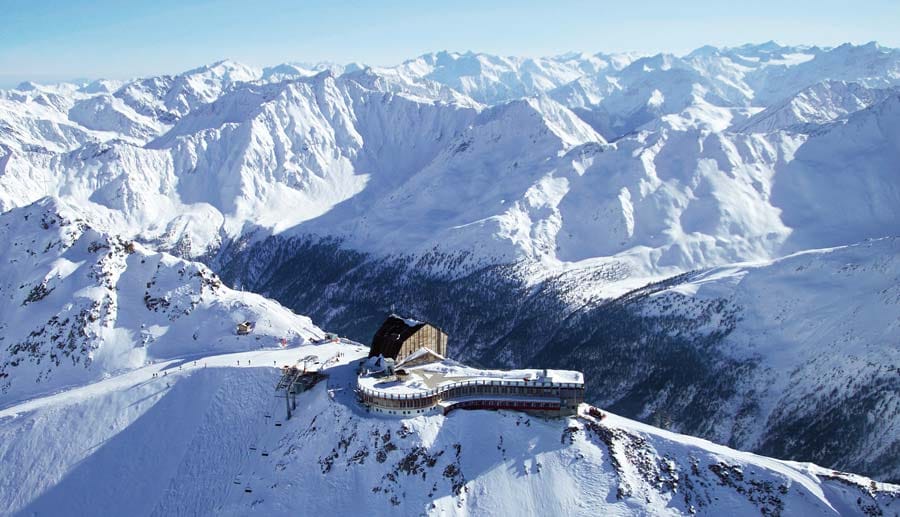 3212 Meter über dem Meer und nur mit der Seilbahn zu erreichen: Höher als das "Berghotel Grawand" im Südtiroler Schnalstal liegt kein anderes Hotel in den Alpen.