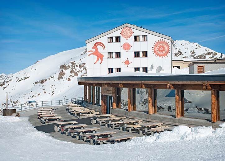 Das "Berghotel Diavolezza" wirbt mit dem höchstgelegenen Jacuzzi der Alpen. Das Hotel liegt auf 3000 Metern Höhe.