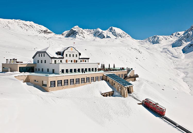 Geringer Energieverbrauch, große Höhe: Das "Berghotel Muottas Muragl" ist ein Niedrigenergiehaus im Engadin auf 2456 Metern Höhe.