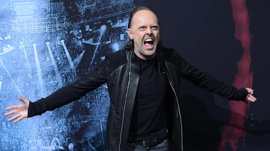 Zu Beginn seiner Karriere war der Metallica-Drummer Lars Ulrich bekannt für seine schnelle, aggressive "Thrash"-Spielart. Mit den Jahren vereinfachte er seinen Rhythmus und erntete dafür viel Kritik. "Diese Kritik hat mich lange gestört. Aber irgendwann wachst du auf und denkst: 'Was soll's'", sagte Ulrich. Zu Beginn seiner Karriere war der Metallica-Drummer Lars Ulrich bekannt für seine schnelle, aggressive "Thrash"-Spielart. Mit den Jahren vereinfachte er seinen Rhythmus und erntete dafür viel Kritik. "Diese Kritik hat mich lange gestört. Aber irgendwann wachst du auf und denkst: 'Was soll's'", sagte Ulrich.