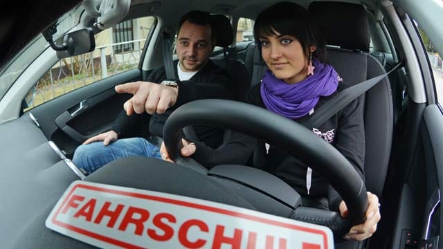 Der Führerschein mit 17 "entspricht dem Kindeswohl" und darf nicht ohne guten Grund verboten werden (Symbolbild).