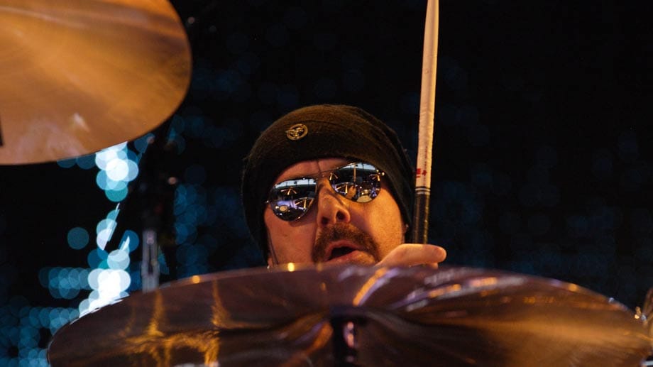 John Bonham gilt bis heute als einer der einflussreichsten Rockschlagzeuger. Er war von 1968 bis zu seinem Tod 1980 Drummer der Band Led Zeppelin, und hatte schon zu Lebzeiten einen großen Einfluss auf andere Schlagzeuger. Phil Collins, Nicko McBrain und Cozy Powell seien sehr beeindruckt von Bonham und seiner Spielweise gewesen. 2011 wählten die Leser des Magazin "Rolling Stone" ihn sogar zum "Besten Drummer aller Zeiten". John Bonham gilt bis heute als einer der einflussreichsten Rockschlagzeuger. Er war von 1968 bis zu seinem Tod 1980 Drummer der Band Led Zeppelin, und hatte schon zu Lebzeiten einen großen Einfluss auf andere Schlagzeuger. Phil Collins, Nicko McBrain und Cozy Powell seien sehr beeindruckt von Bonham und seiner Spielweise gewesen. 2011 wählten die Leser des Magazin "Rolling Stone" ihn sogar zum "Besten Drummer aller Zeiten".