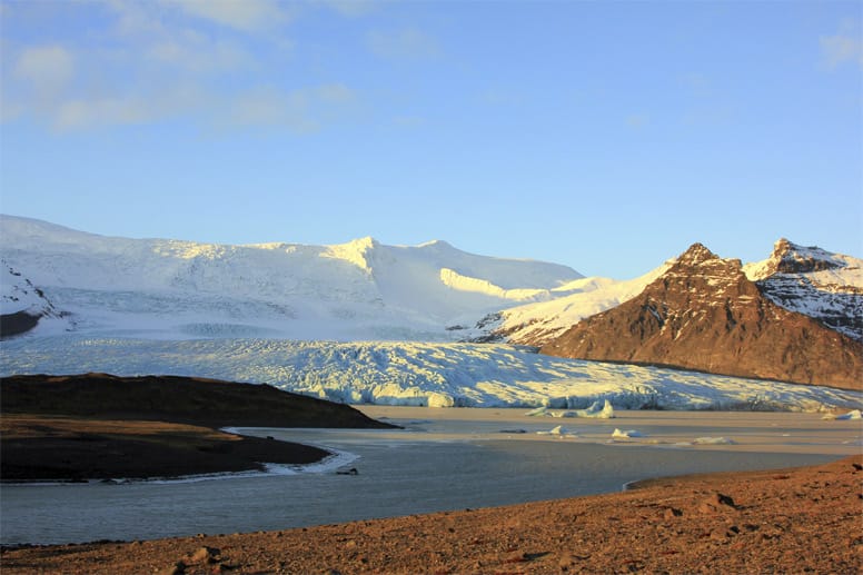 Gigantisch sind die Ausmaße des Vatnajökull-Gletschers, der mit 8300 Quadratmetern größer ist, als alle europäischen Gletscher zusammen.