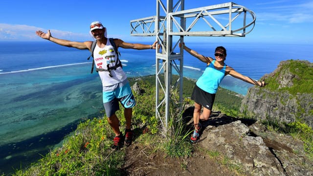 Mauritius: Gipfelkreuz auf dem Morne Brabant.