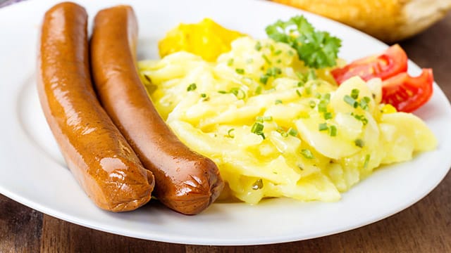 Würstchen mit Kartoffelsalat