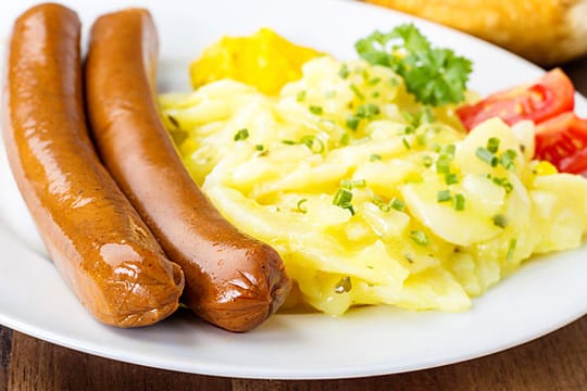 Würstchen mit Kartoffelsalat