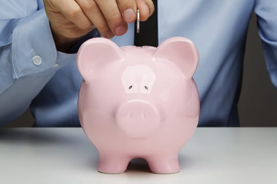 Dieses Sparschwein spart sogar beim Gesichtsausdruck