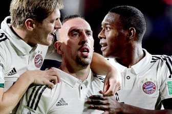 Franck Ribéry (Mi.) erzielt das erste Tor im Spiel gegen Guangzhou.