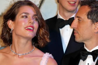 Charlotte Casiraghi und Gad Elmaleh freuen sich über ihr erstes gemeinsames Kind.