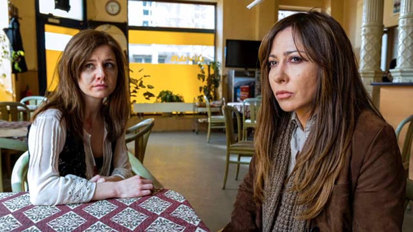 Josefine Preuß und Simone Thomalla als ungleiches Schwesternduo in "Tatort: Türkischer Honig"