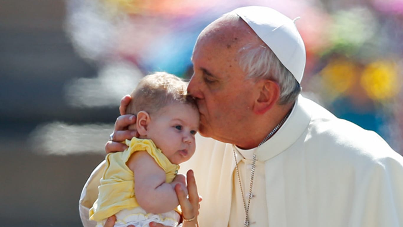 Papst Franziskus - ein Anwalt der Kinder, jetzt auch der stillenden Mütter.