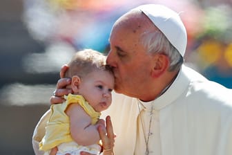 Papst Franziskus - ein Anwalt der Kinder, jetzt auch der stillenden Mütter.