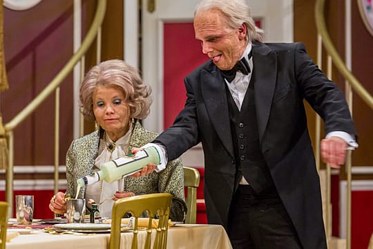 Annette Frier und Ralf Schmitz im Sketch "Dinner for One - op Kölsch"