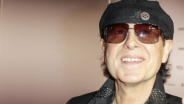 Klaus Meine verrät, warum er ständig eine Kappe trägt.