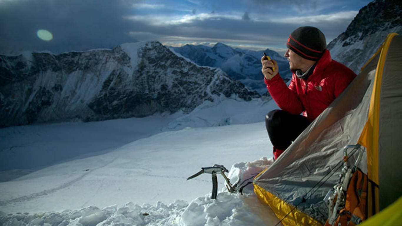 Bergsteiger David Göttler am Makalu, Himalaya.