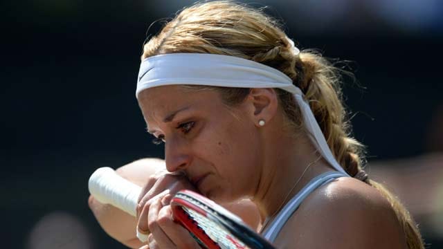 Sabine Lisicki kämpfte im Wimbledon-Finale 2013 gegen die Französin Marion Bartoli mit ihren Tränen. Sabine Lisicki kämpfte im Wimbledon-Finale 2013 gegen die Französin Marion Bartoli mit ihren Tränen.