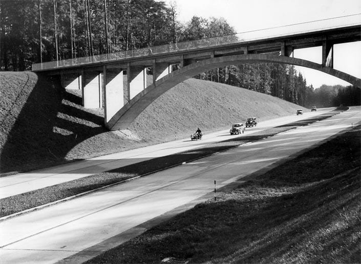 A 8 Ulm – Stuttgart, Überführung des Weges Maichingen - Vaihingen "Rotes Steigle" in km 208,774 im Jahr 1938 www.landesarchiv-bw.de A 8 Ulm – Stuttgart, Überführung des Weges Maichingen - Vaihingen "Rotes Steigle" in km 208,774 im Jahr 1938 www.landesarchiv-bw.de