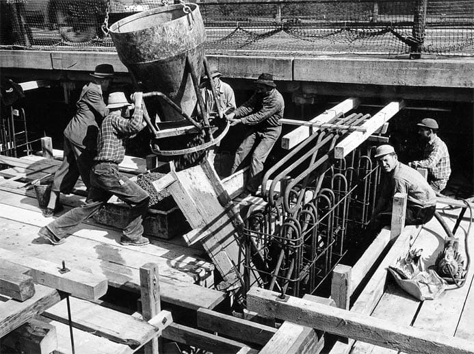 Arbeiter betonieren einen Stützenkopf der Rohrbachbrücke auf der A 8 Ulm – Stuttgart bei Leonberg,1957 www.landesarchiv-bw.de Arbeiter betonieren einen Stützenkopf der Rohrbachbrücke auf der A 8 Ulm – Stuttgart bei Leonberg,1957 www.landesarchiv-bw.de