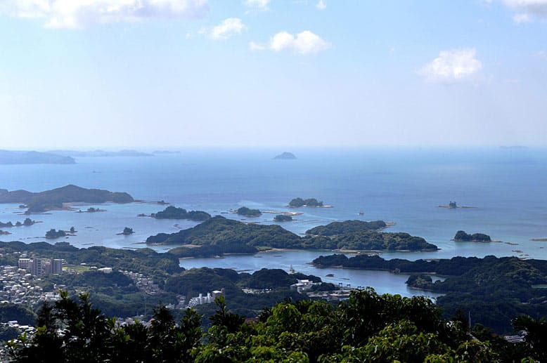 Die ersten drei Nationalparks des Landes entstanden auf Kyushu. 1955 kam auch die 99-Insel-Landschaft hinzu.