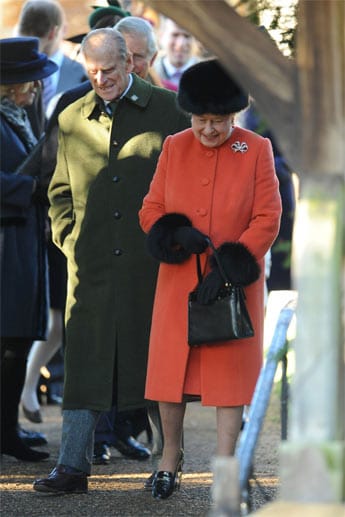 Queen Elizabeth II. und Prinz Philip genießen den herrlichen Weihnachtstag.