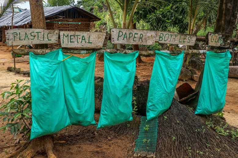 Große Ambitionen: In der kleinen Eco-Lodge am John Obey Beach auf der Freetown Peninsula wird den Dorfbewohnern auch beigebracht, wie wichtig Mülltrennung für die ökologische Nachhaltigkeit der Unterkunft ist.