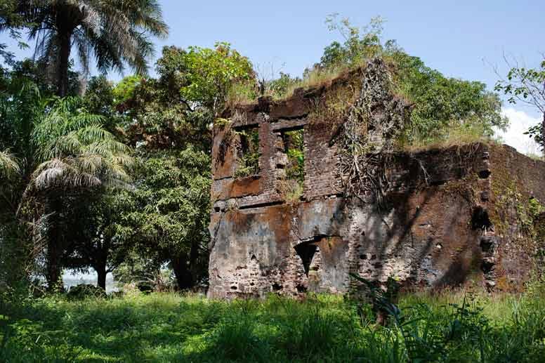 Die Ruinen einer Sklavenfestung aus dem 18. Jahrhundert.