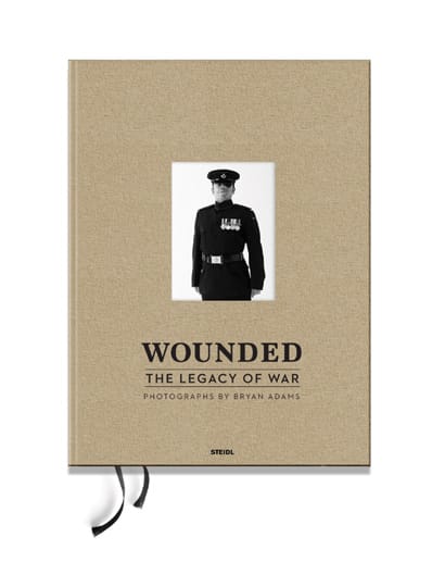 Der Bildband "Wounded" von Bryan Adams ist bei Steidl erschienen www.steidl.de