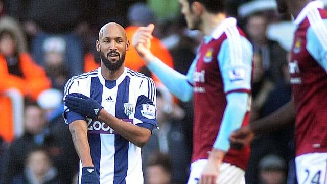 Nicolas Anelka erzielte gegen West Ham einen Doppelpack. Sein Torjubel wirft jedoch Fragen auf.