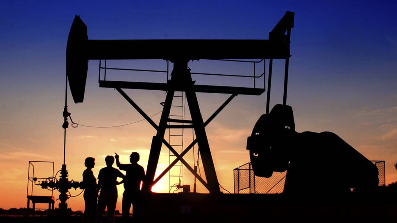 Mit dem Aufwärtstrend bei den Ölpreisen soll 2014 Schluss sein - den Verbraucher dürfte das freuen