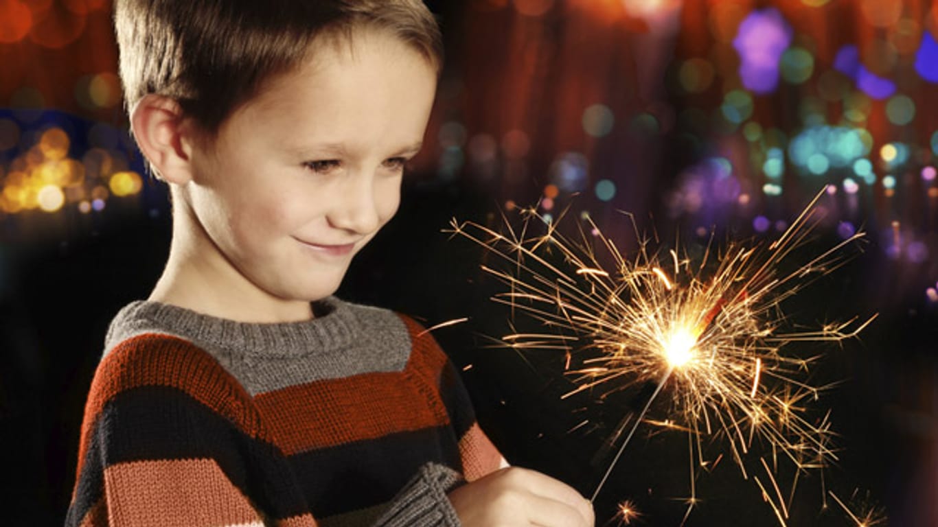 Silvester 2013: Rauschende Partys und üppiges Feuerwerk im Familienformat