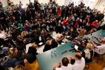 Reges Medieninteresse bei der Pressekonferenz zum Gesundheitszustand Schumachers.