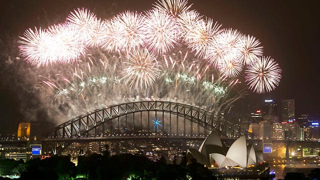 Die australische Metropole Sydney staunte über ein zwölfminütiges Feuerwerk für 4,4 Millionen Euro. Die australische Metropole Sydney staunte über ein zwölfminütiges Feuerwerk für 4,4 Millionen Euro.