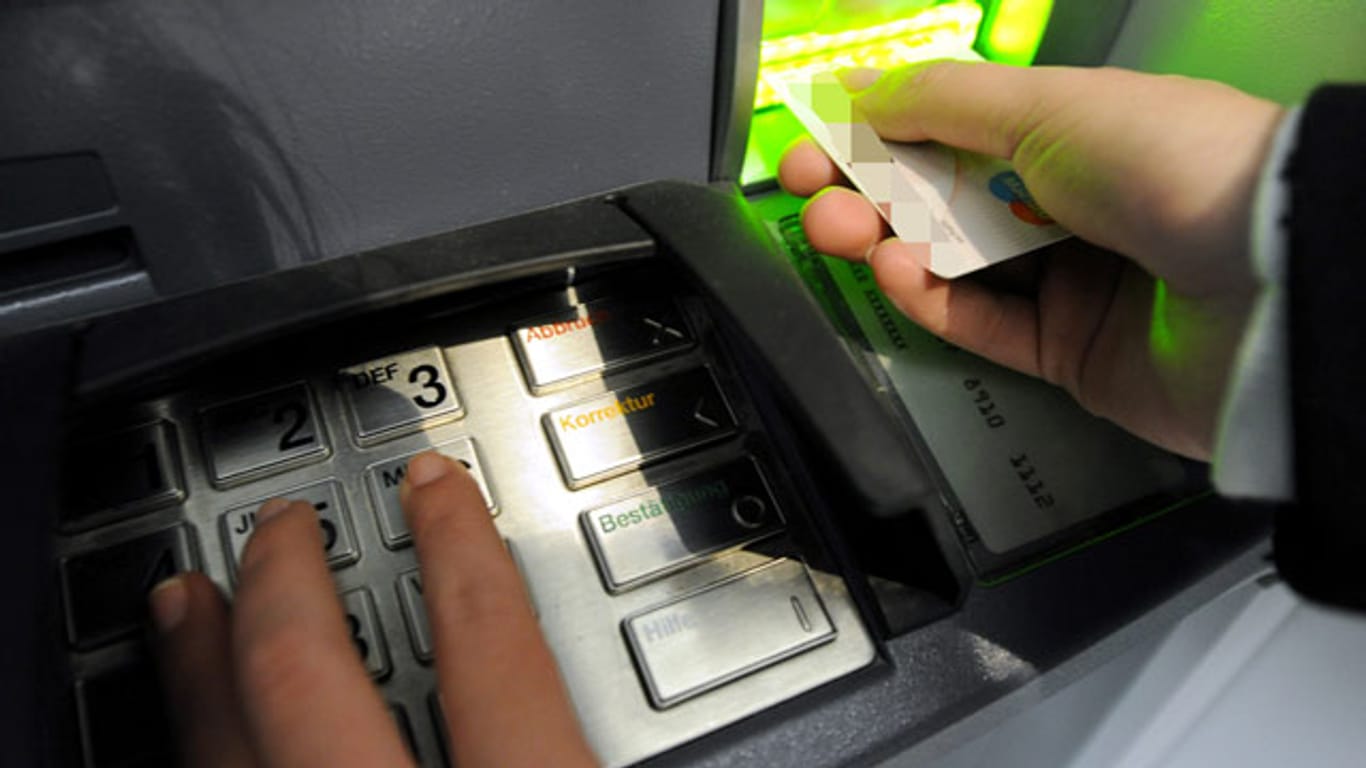 Trotz verbesserter Technik ist Datenklau am Geldautomaten immer noch möglich