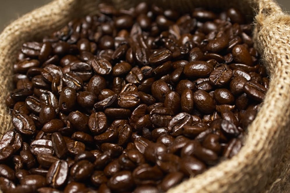 Kaffee: Mann findet Knochenreste in einer Packung Kaffebohnen.