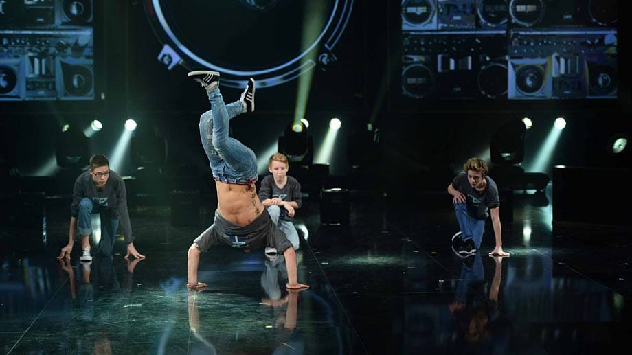 Kandidat Benedikt Mordstein zeigte in der Show "Millionärswahl" sein Breakdance-Talent. Damit konnte der 20-Jährige überzeugen - er zog ins Finale ein.
