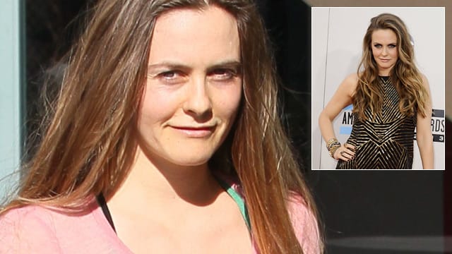 Nicht zu vergleichen: Alicia Silverstone, wie sie ungeschminkt das Fitness-Studio verlässt, und die Schauspielerin auf dem roten Teppich.