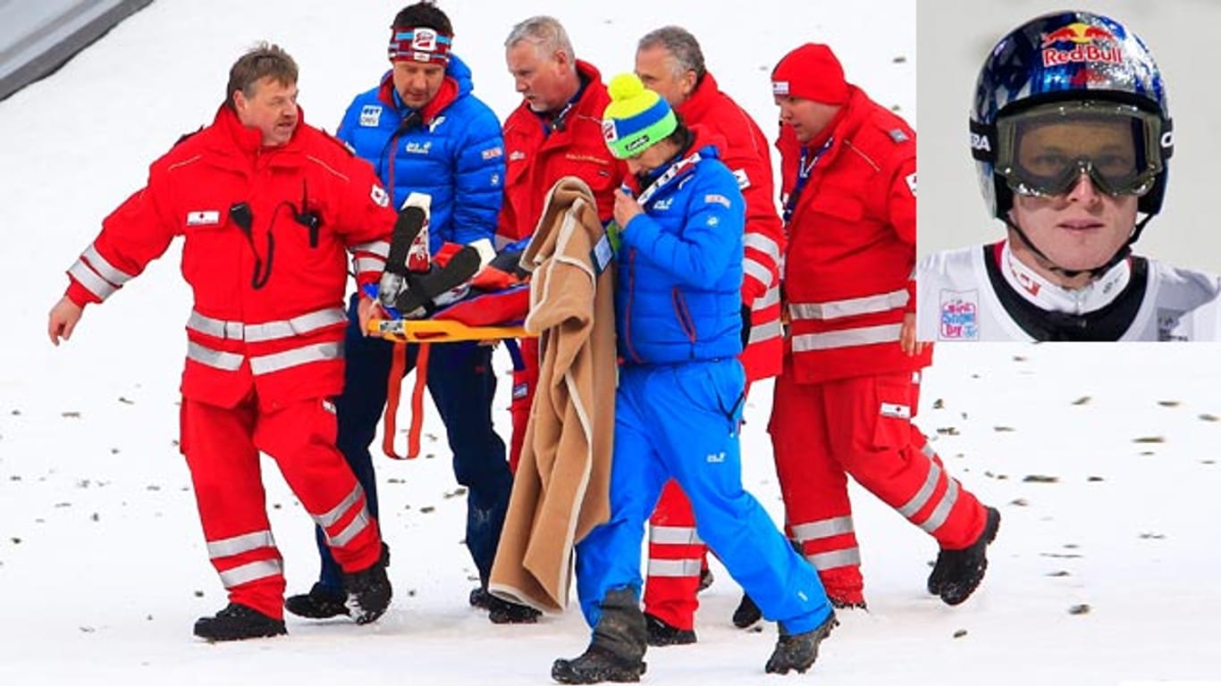Schrecksekunde: Der dreifache Skisprung-Olympiasieger Thomas Morgenstern stürzt erneut schwer.
