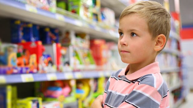 Über ihr Taschengeld können Kinder frei verfügen und davon kaufen was sie wollen.